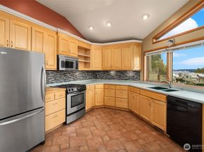 557 5th Avenue W, Kirkland WA 98033
