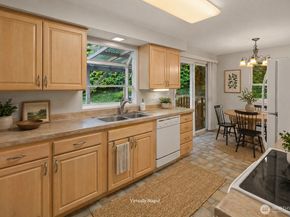 1519 NE 185th Street, Shoreline WA 98155