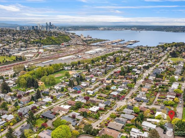2820 27th Avenue W, Seattle WA 98199