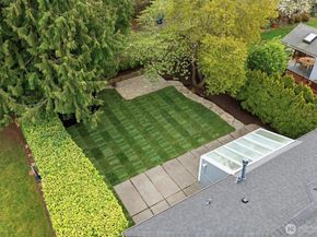 3240 W Viewmont Way W, Seattle WA 98199