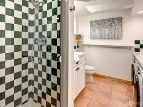 3240 W Viewmont Way W, Seattle WA 98199