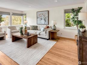 3240 W Viewmont Way W, Seattle WA 98199