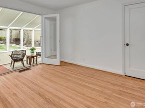 3240 W Viewmont Way W, Seattle WA 98199