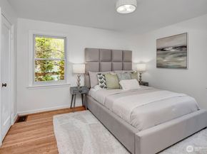 3240 W Viewmont Way W, Seattle WA 98199