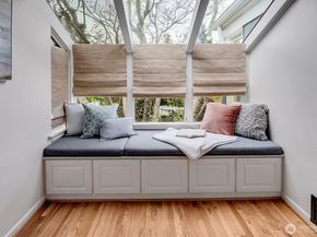 3240 W Viewmont Way W, Seattle WA 98199