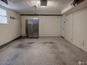 3240 W Viewmont Way W, Seattle WA 98199