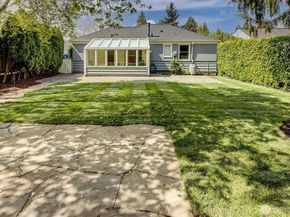 3240 W Viewmont Way W, Seattle WA 98199