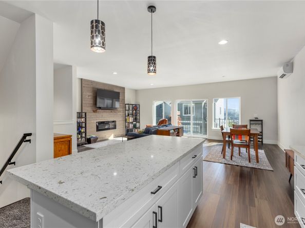 134 Blackfish Court, Bremerton WA 98310