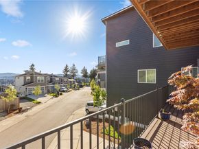 134 Blackfish Court, Bremerton WA 98310