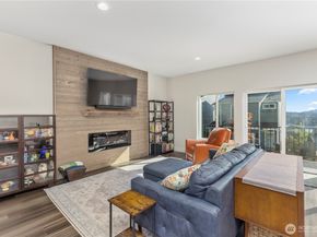 134 Blackfish Court, Bremerton WA 98310