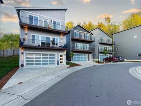 134 Blackfish Court, Bremerton WA 98310