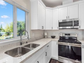 134 Blackfish Court, Bremerton WA 98310