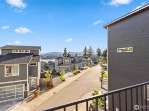 134 Blackfish Court, Bremerton WA 98310
