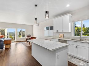 134 Blackfish Court, Bremerton WA 98310