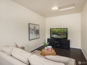 526 Rosario Avenue NE, Renton WA 98059