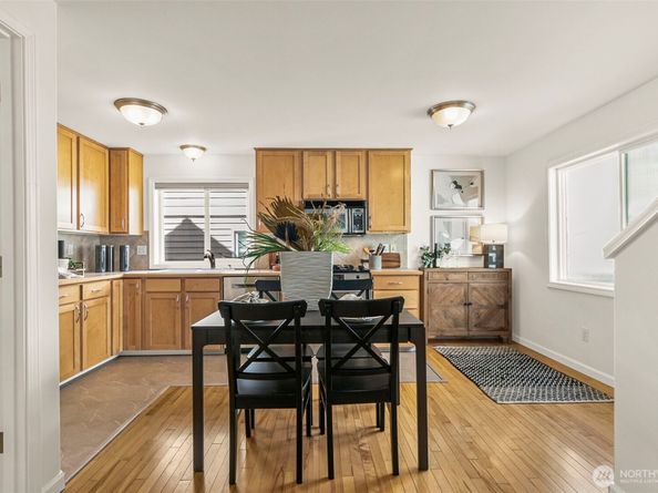 158 15th Avenue B, Seattle WA 98122