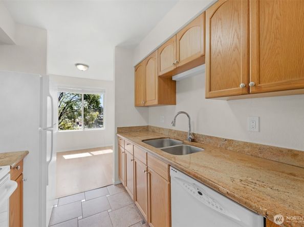 12525 NE 145th Place F107, Kirkland WA 98034