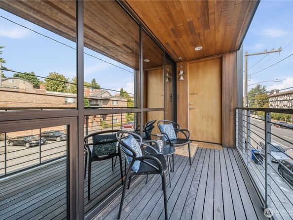 5611 University Way NE 200B, Seattle WA 98105