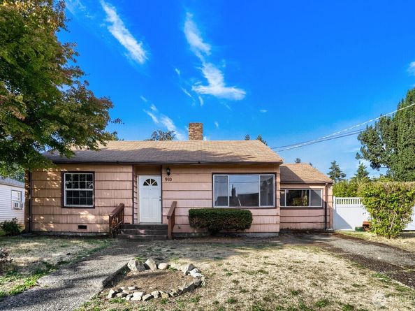 910 NE 113th Street, Seattle WA 98125