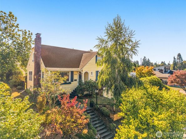 2106 49th Avenue SW, Seattle WA 98116