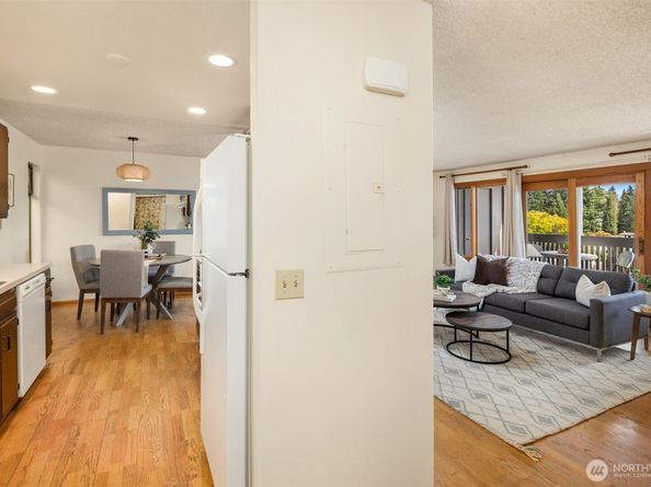 7064 35th Avenue NE 22, Seattle WA 98115