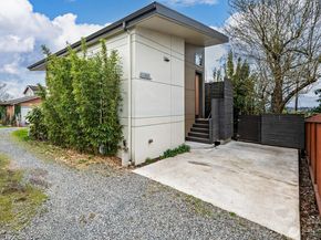 8218 2nd Avenue NE B, Seattle WA 98115