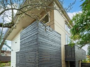 8218 2nd Avenue NE B, Seattle WA 98115
