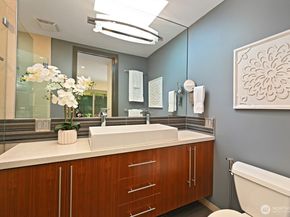 8218 2nd Avenue NE B, Seattle WA 98115