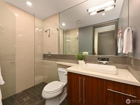 8218 2nd Avenue NE B, Seattle WA 98115