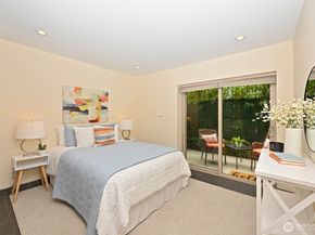 8218 2nd Avenue NE B, Seattle WA 98115