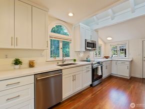 11556 17th Avenue NE, Seattle WA 98125