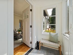 11556 17th Avenue NE, Seattle WA 98125
