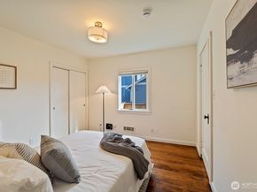 11556 17th Avenue NE, Seattle WA 98125