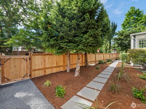 11556 17th Avenue NE, Seattle WA 98125