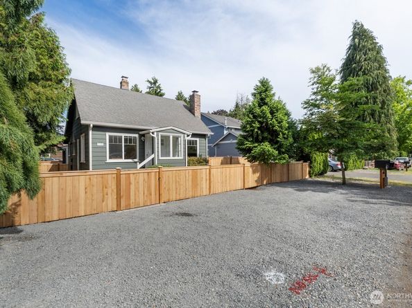 11556 17th Avenue NE, Seattle WA 98125