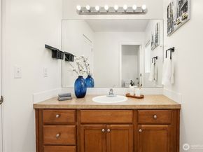 2933 NE Marquette Way, Issaquah WA 98029