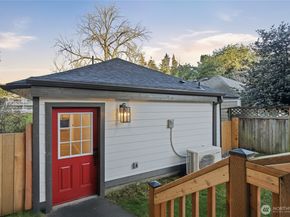 1927 42nd Avenue SW, Seattle WA 98116