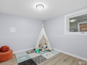 1927 42nd Avenue SW, Seattle WA 98116