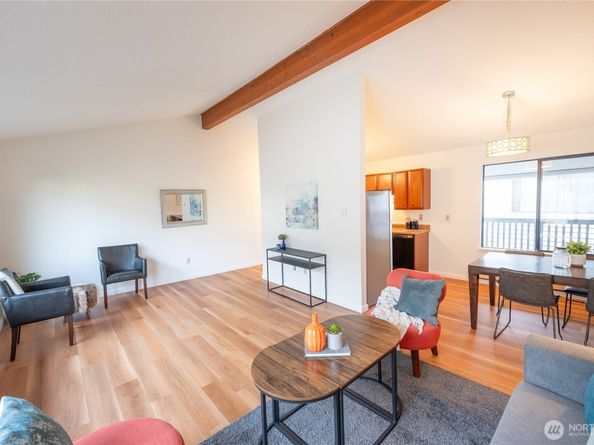 2562 Thorndyke Avenue W 405, Seattle WA 98199