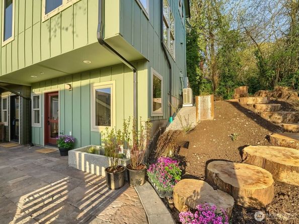 4586 22nd Avenue SW, Seattle WA 98106