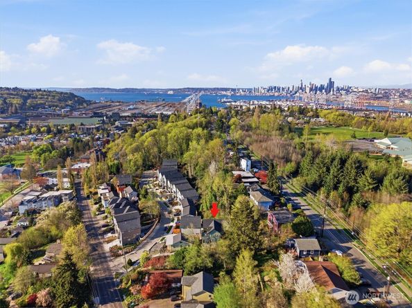 4586 22nd Avenue SW, Seattle WA 98106