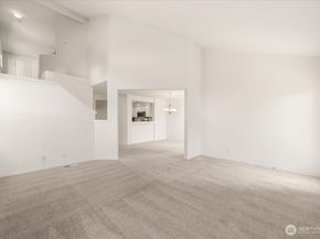 4726 NE 18th Pl B, Renton WA 98059