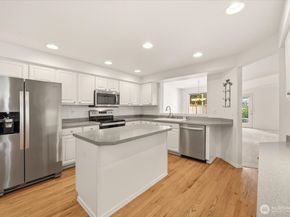 4726 NE 18th Pl B, Renton WA 98059