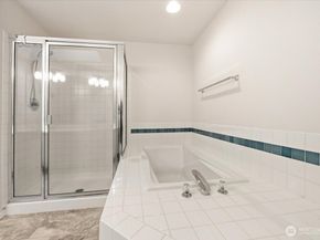 4726 NE 18th Pl B, Renton WA 98059