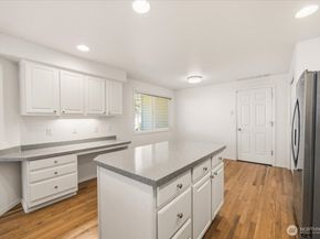 4726 NE 18th Pl B, Renton WA 98059