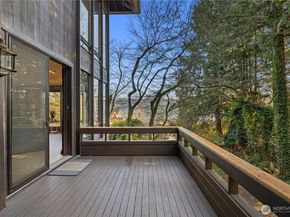 5425 96th Avenue SE, Mercer Island WA 98040
