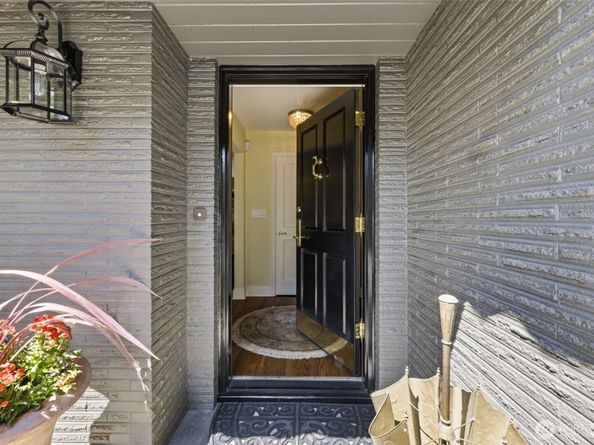1637 Broadmoor Drive E, Seattle WA 98112