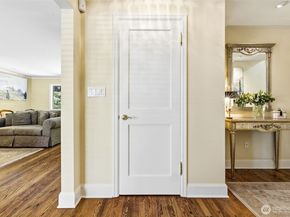 1637 Broadmoor Drive E, Seattle WA 98112