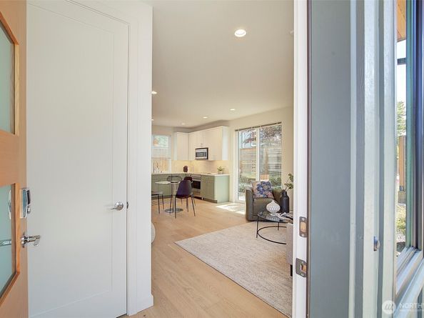 8319 25th Avenue NW, Seattle WA 98117