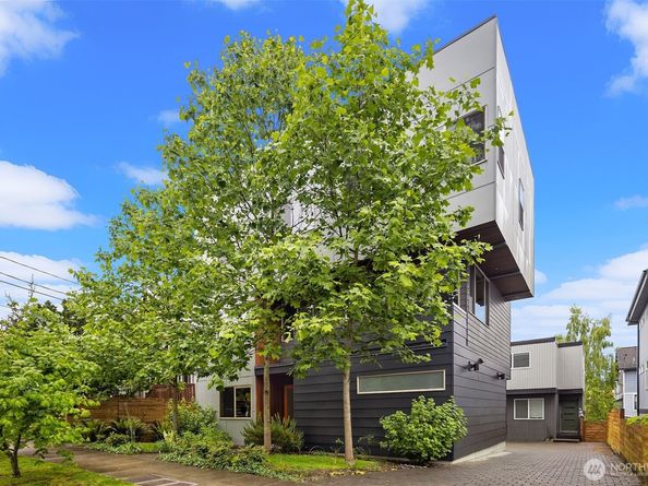 9230 Interlake Avenue N, Seattle WA 98103